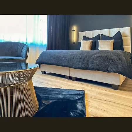 Noir No 7 * Holzminden